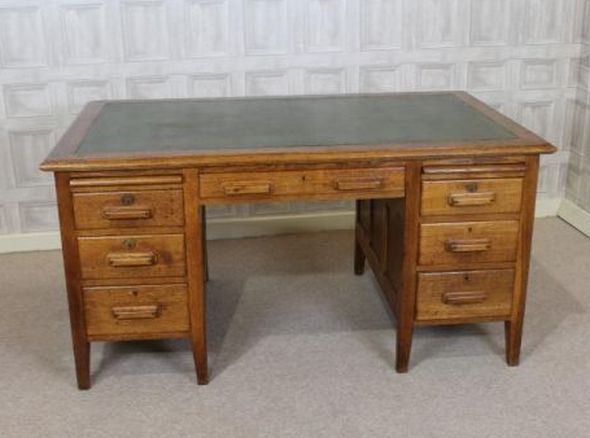 Vintage Oak Desk A Superb For Any, Vintage Wooden Desk With Drawers